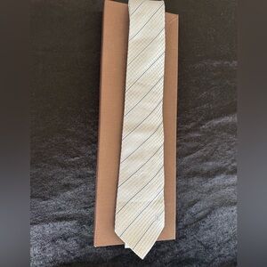 Elegant LV Striped Tie in Blue and gray